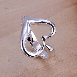 925 STERLING HEART SHAPED RING SIZE 9